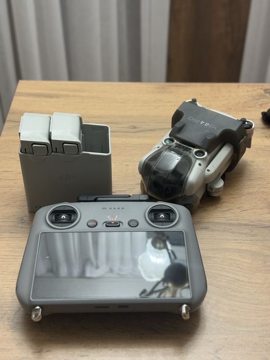 Дрон DJI Mini 4 Pro Fly More Combo Plus (DJI RC 2) белый