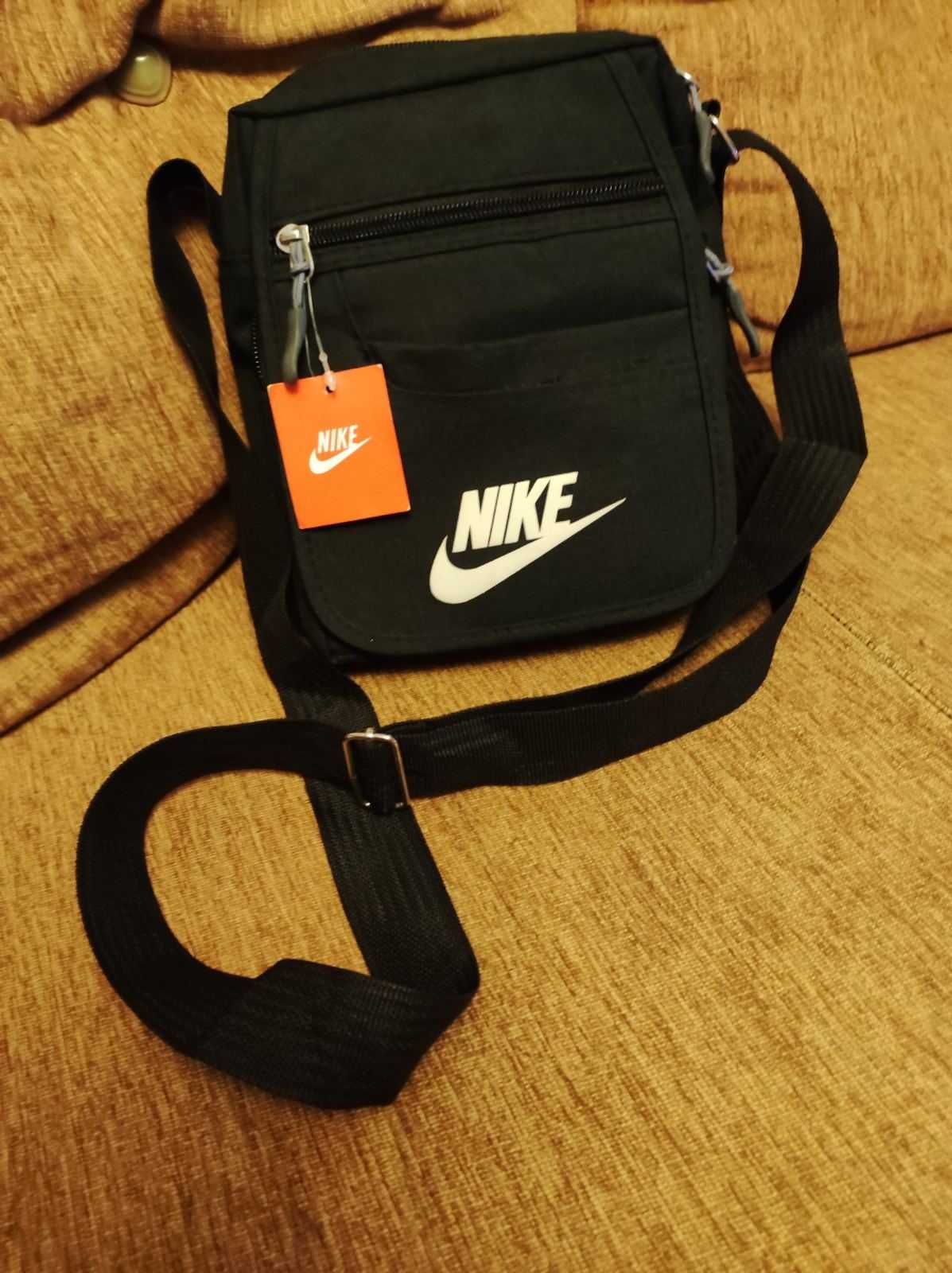 Нова малка чанта Nike