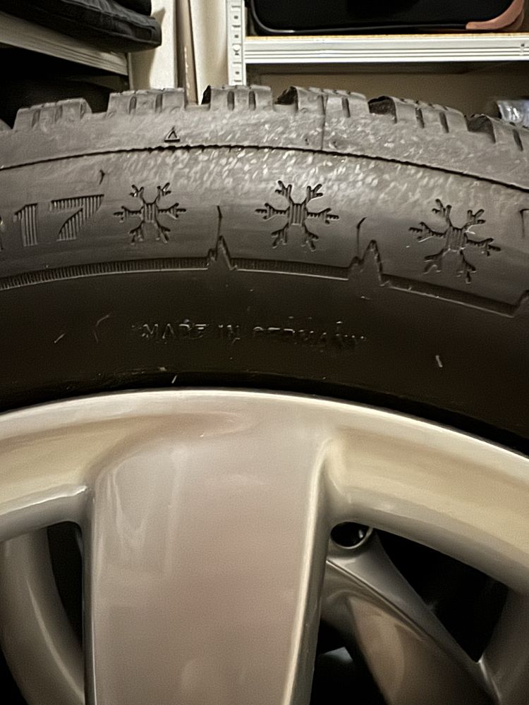 Jante originale Audi A6+ anvelope iarna DUNLOP 225/55/R17)