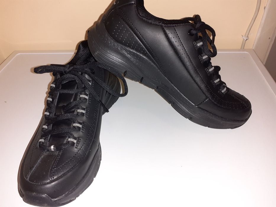 Дамски маратонки Skechers Arch Fit естествена кожа 37.5