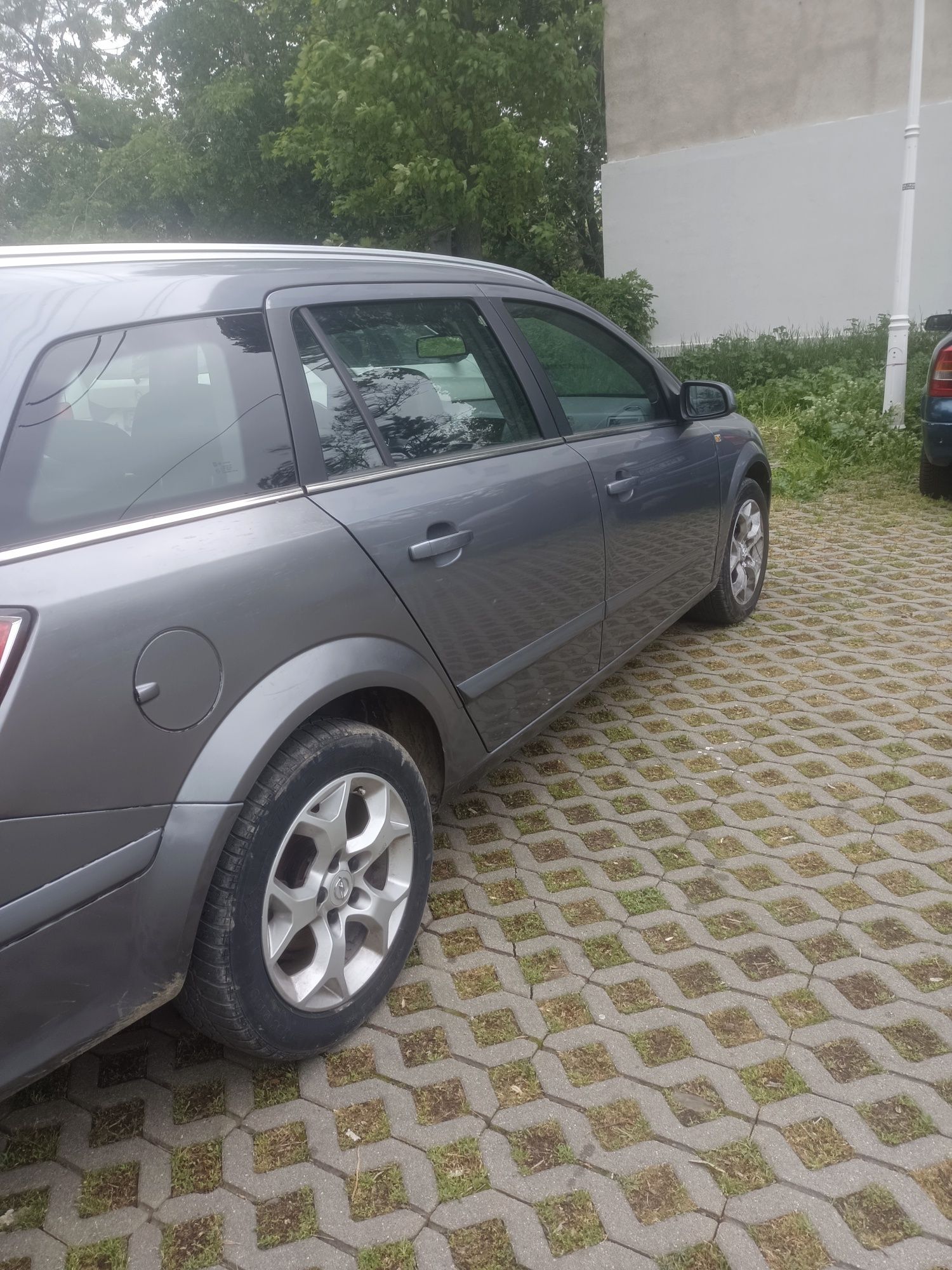 Vând schimb cu duba  Opel Astra h 2008