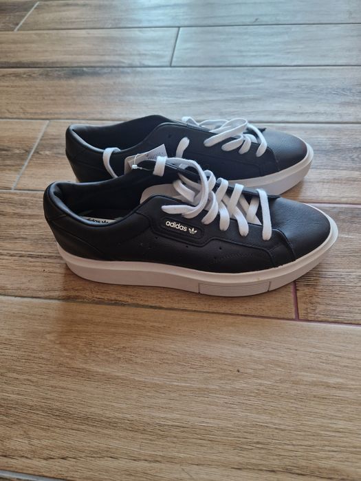 Продавам  Спортни обувки adidas SLEEK SUPER W