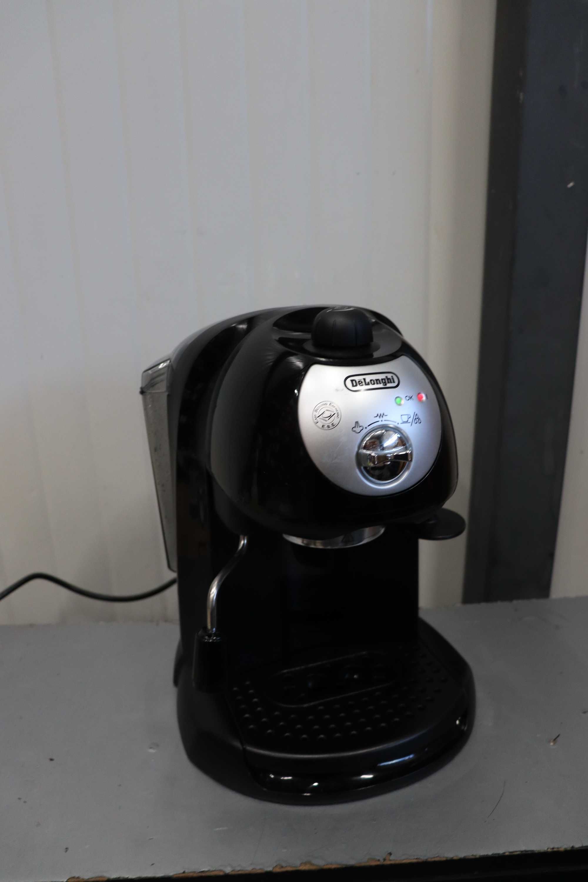 КАФЕМАШИНА DELONGHI EC201CD.B 1000.00 ml, 15.00 bar, ЧЕРЕН