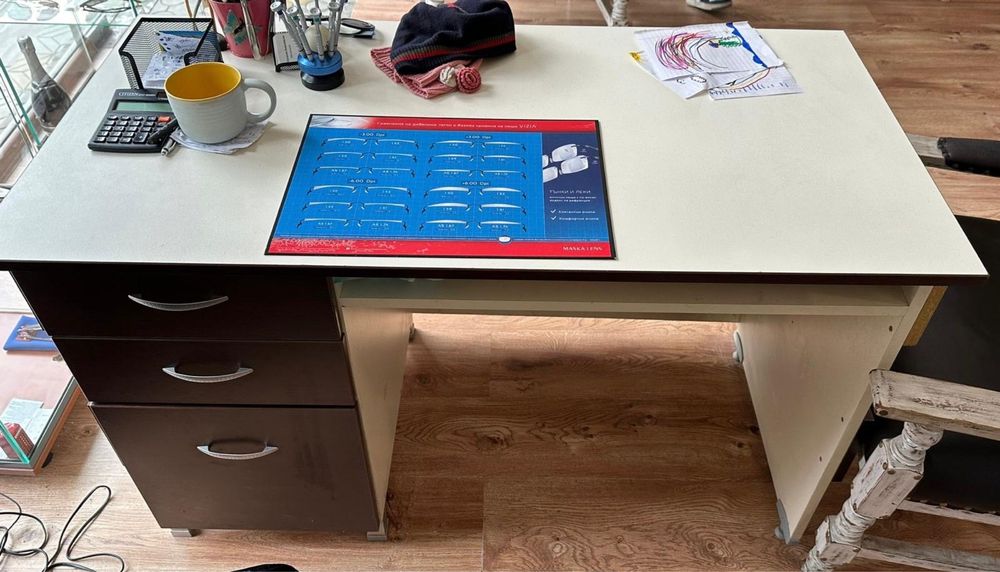 Мебели за магазин