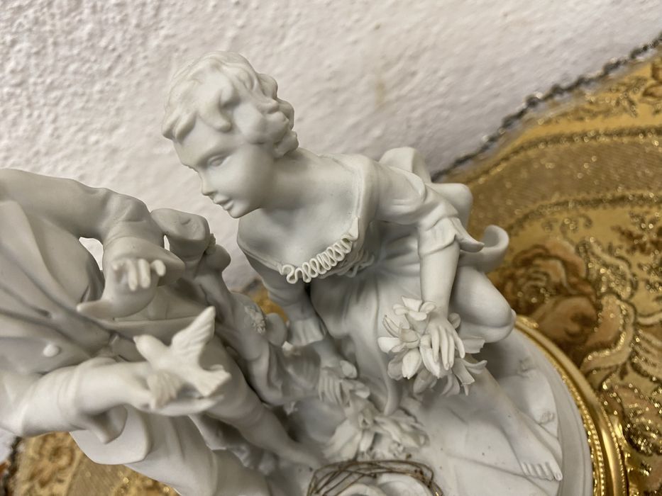 Италианска фигура от бисквитен порцелан