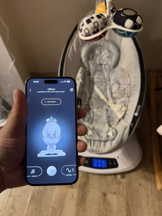 Fotoliul balansoar MamaRoo 4.0 (4 moms)