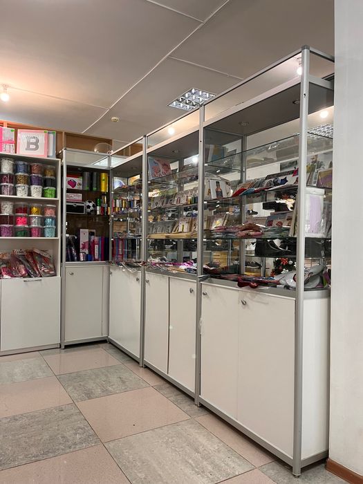 Стекляные шкафы 4 шт