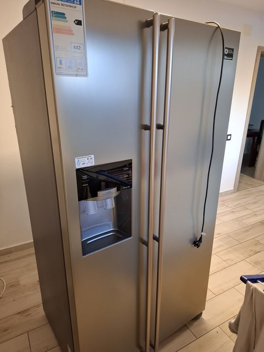 Frigider Samsung side by side