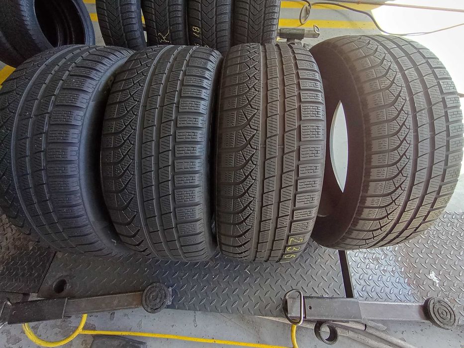 Vând anvelope Pirelli 235.50.19