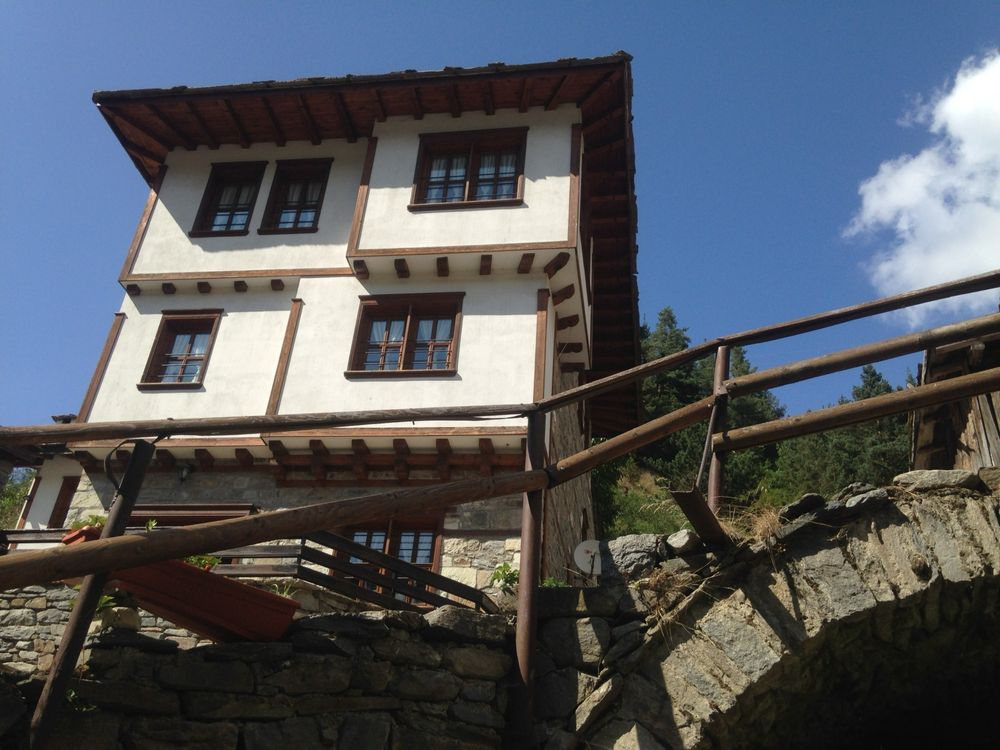 Продавам Историческа къща в Широка  Лъка