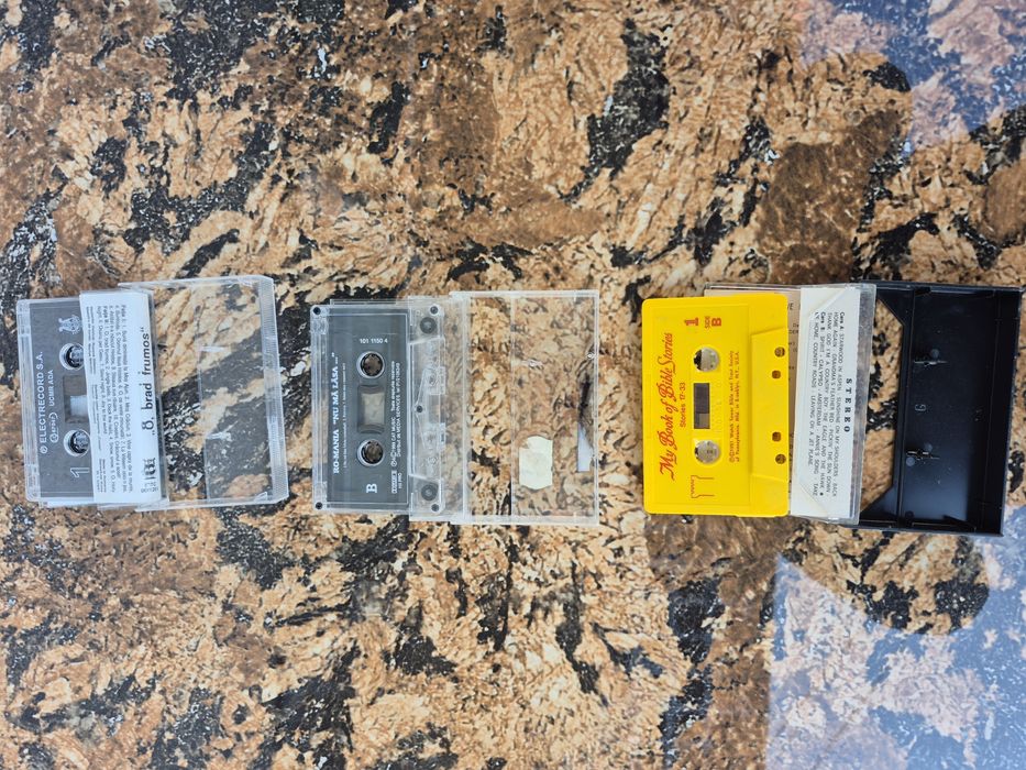 Vând 9 casete audio 60-90 minute cu muzica mixta
