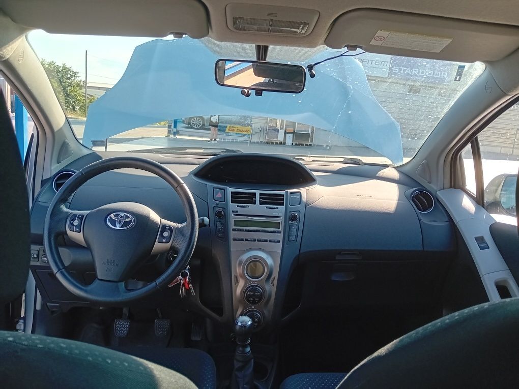 TOYOTA YARIS 1.3VVT-i Климатроник TOP