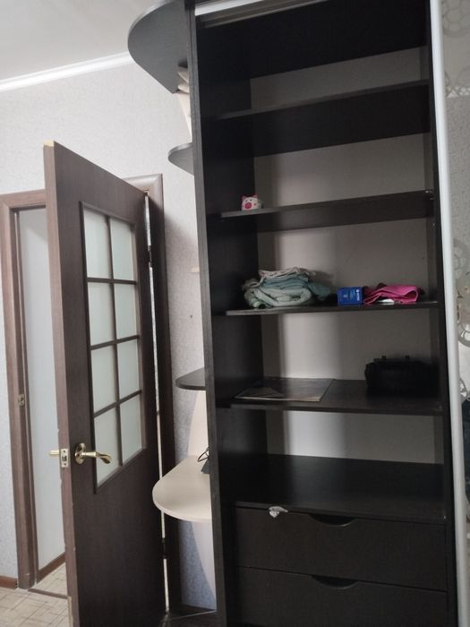 Продам прихожую шкаф