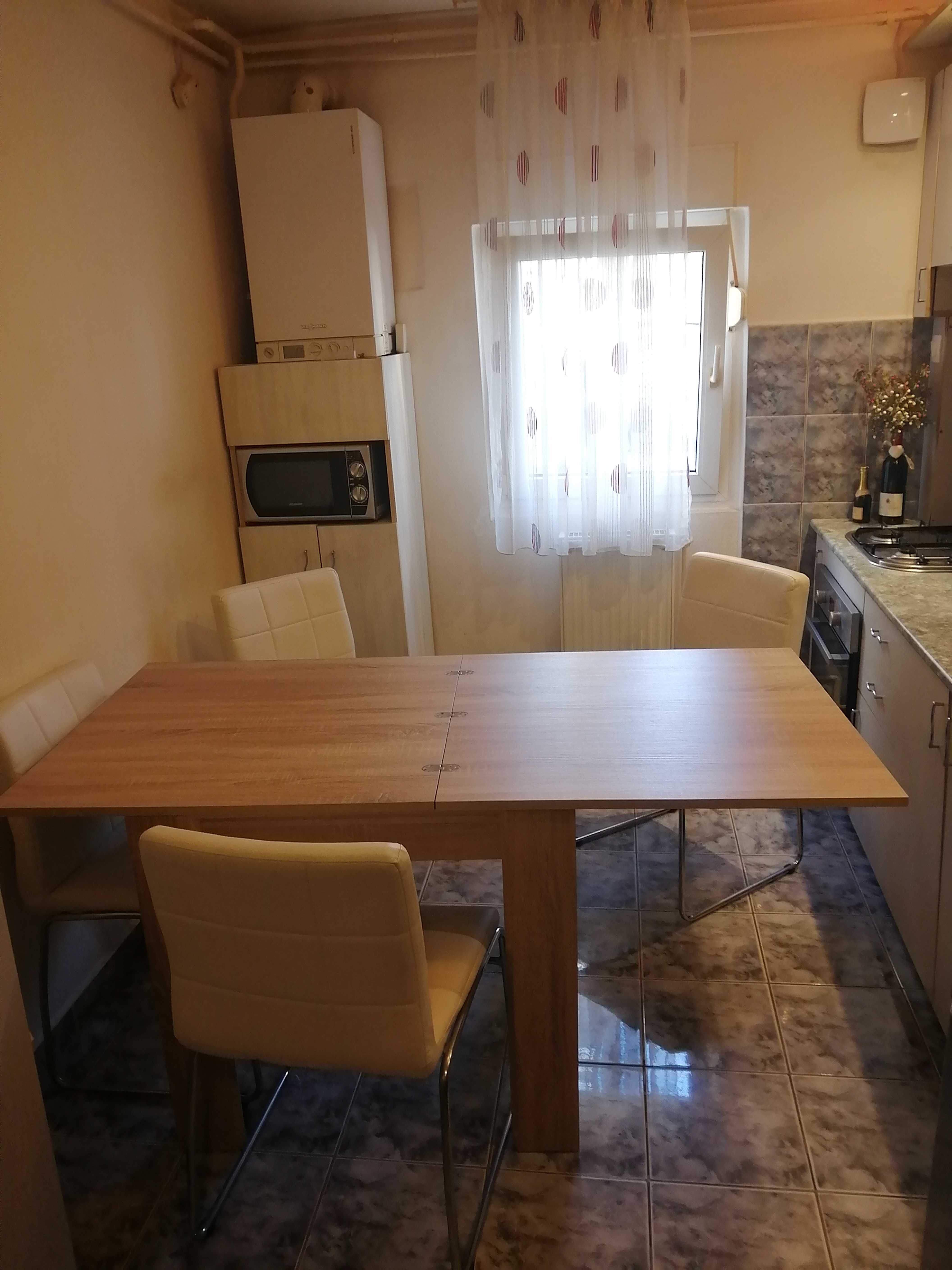 PROPRIETAR închiriez apartament cu 2 cam. spatios zona Stadion-Olimpia