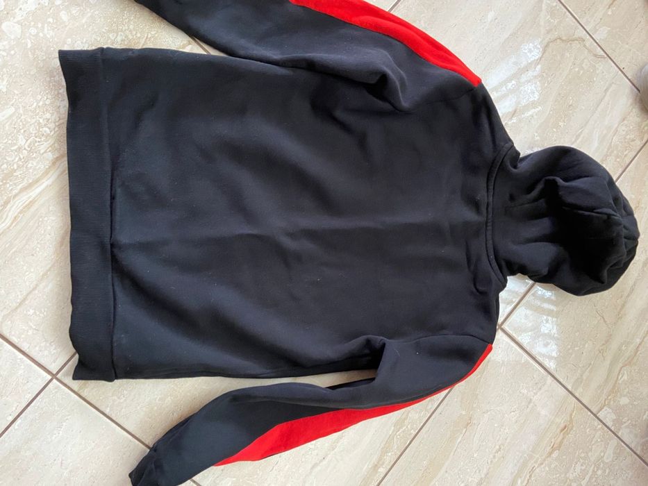 Vând hanorac NASA cu gluga.