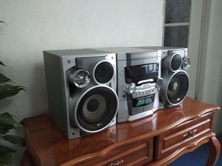 Продам музыкальный центр LG