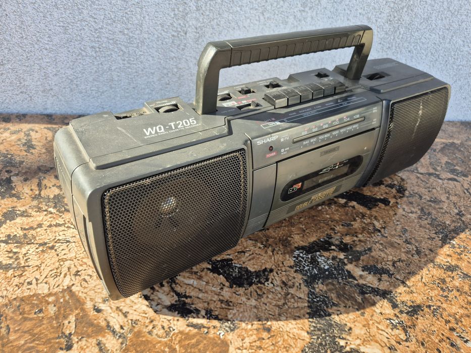Vând Radio casetofon marca Sharp model WQ-T205H (GY)Functional

- Nu a