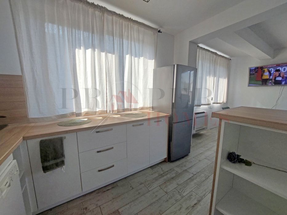 Отличен Мезонет с Две Спални в Центъра