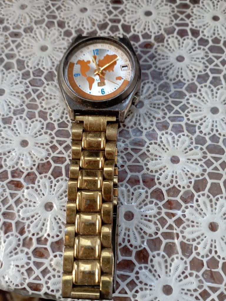 Продавам стари часовници антики