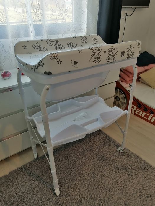 Masa de infasat bebe