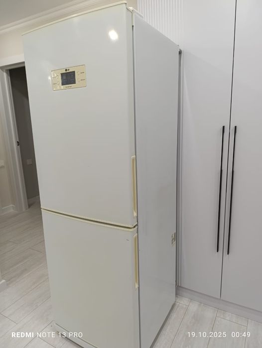 Холодильник LG в отличном состоянии. Б/у.