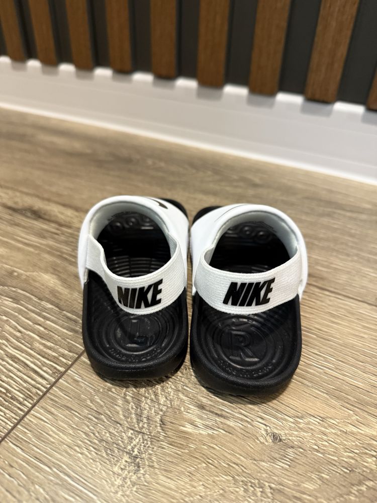 Летни сандали Nike
