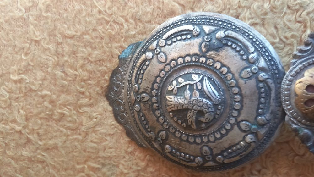 Продавам сребърни пафти от 18 век.