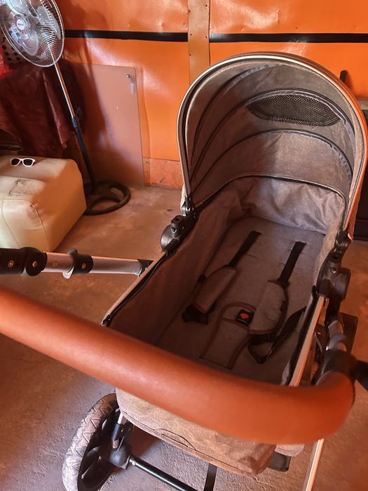 Продава се количка за бебе.Използвано е малко време