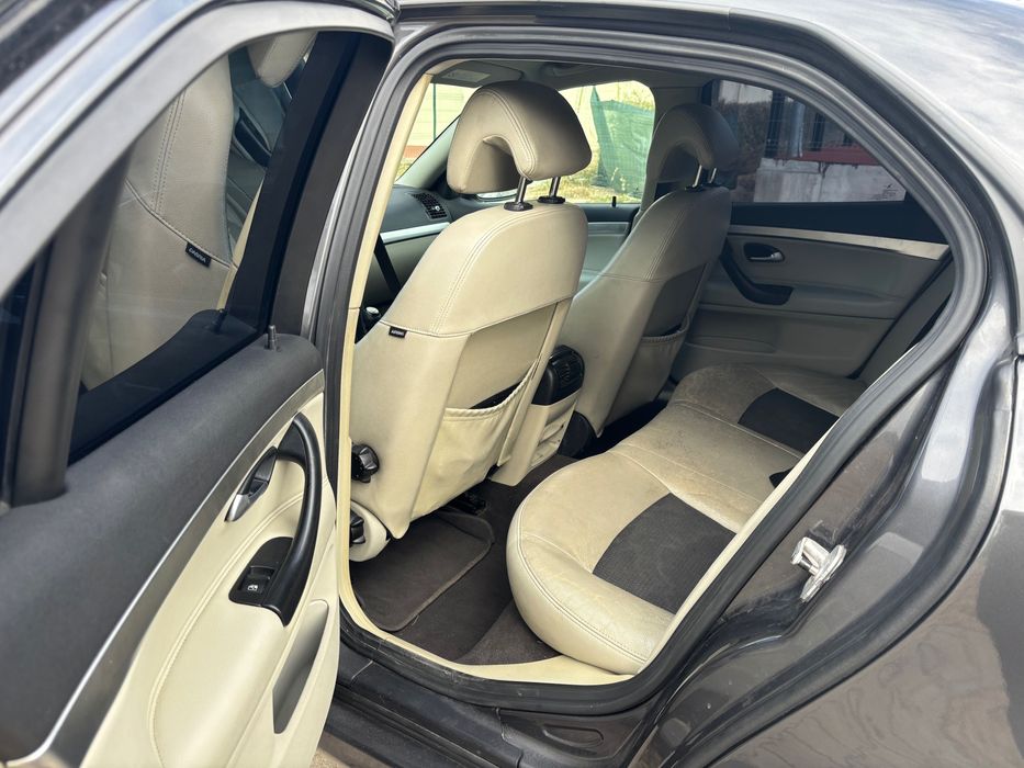 Vând saab impecabil adus recent din Spania