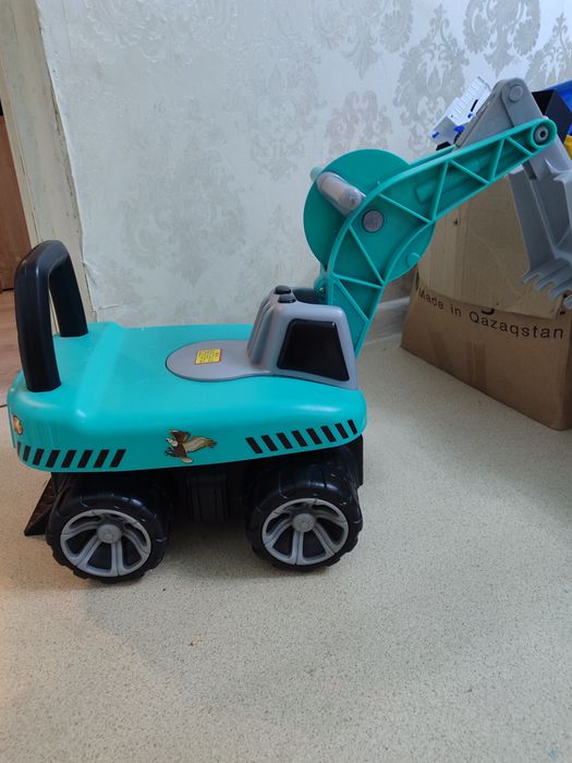 Продам машинку экскаватор