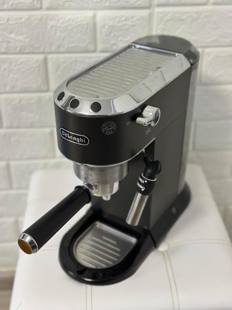 Кафе машина Delonghi dedica EC685.BK
