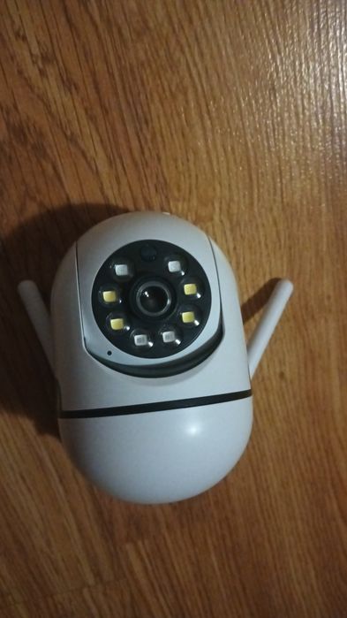 Vând 2 camere supraveghere noi