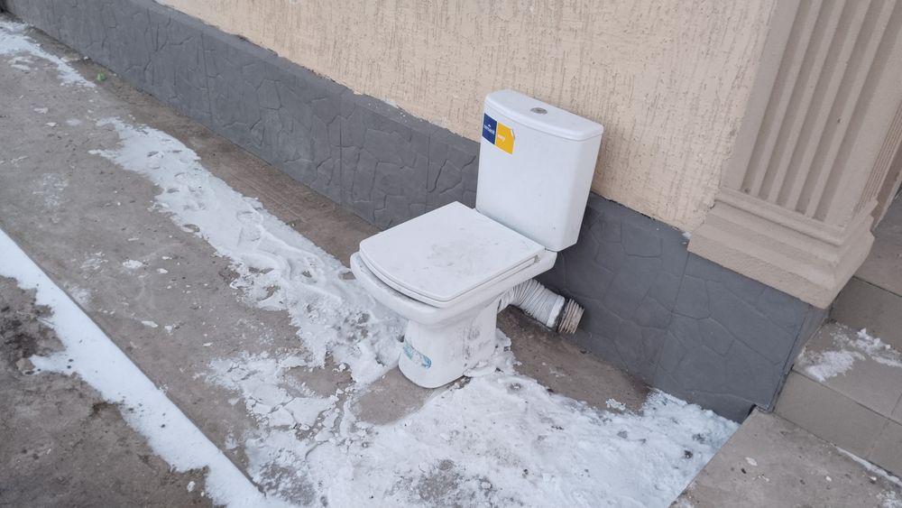 Продам Унитаз в хорошем состоянии