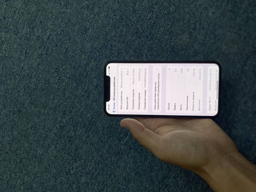 iPhone Xs Max.