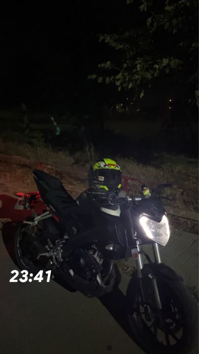 Motocicleta Yamaha MT-125