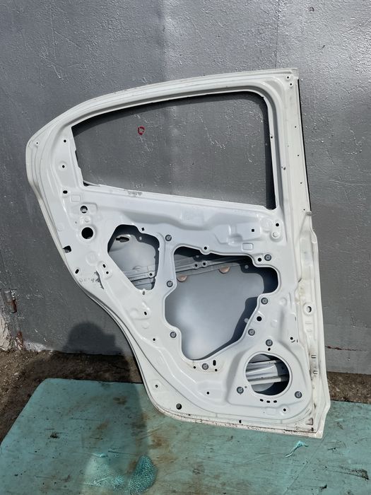 Задна лява врата за Mazda 2 Мазда 2  2014-2020г