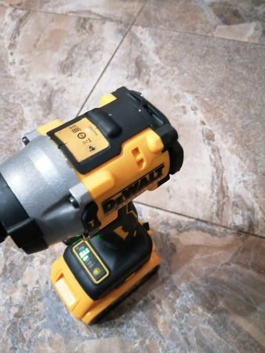 Șurubelniță cu impact dewalt DCF 860 cu baterie de 6 A