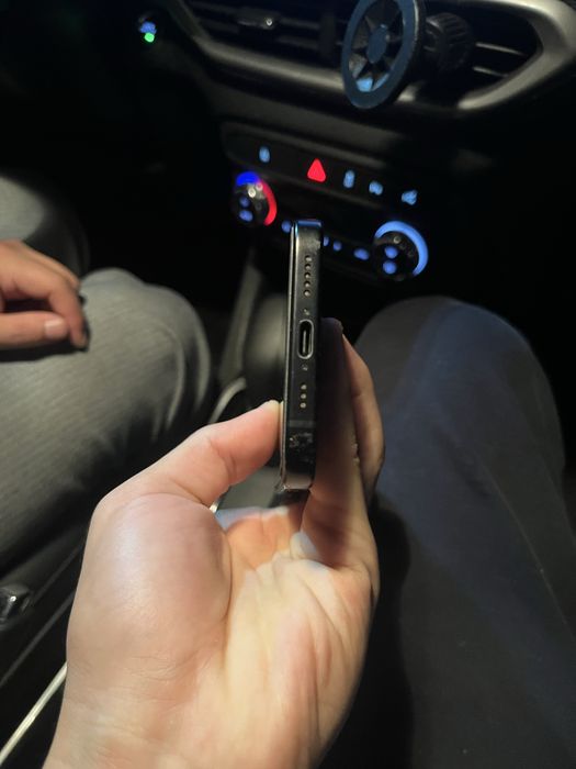 iphone 15  karobka bor ideal