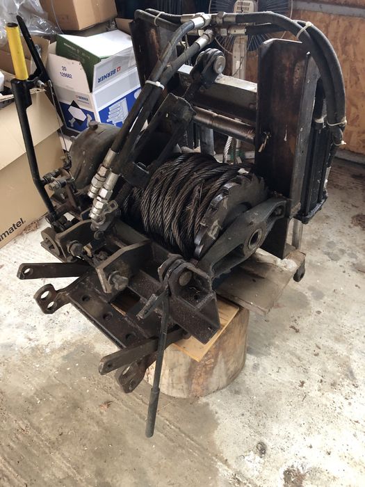 Vând troliu forestier în tiranti tractor UTB 445