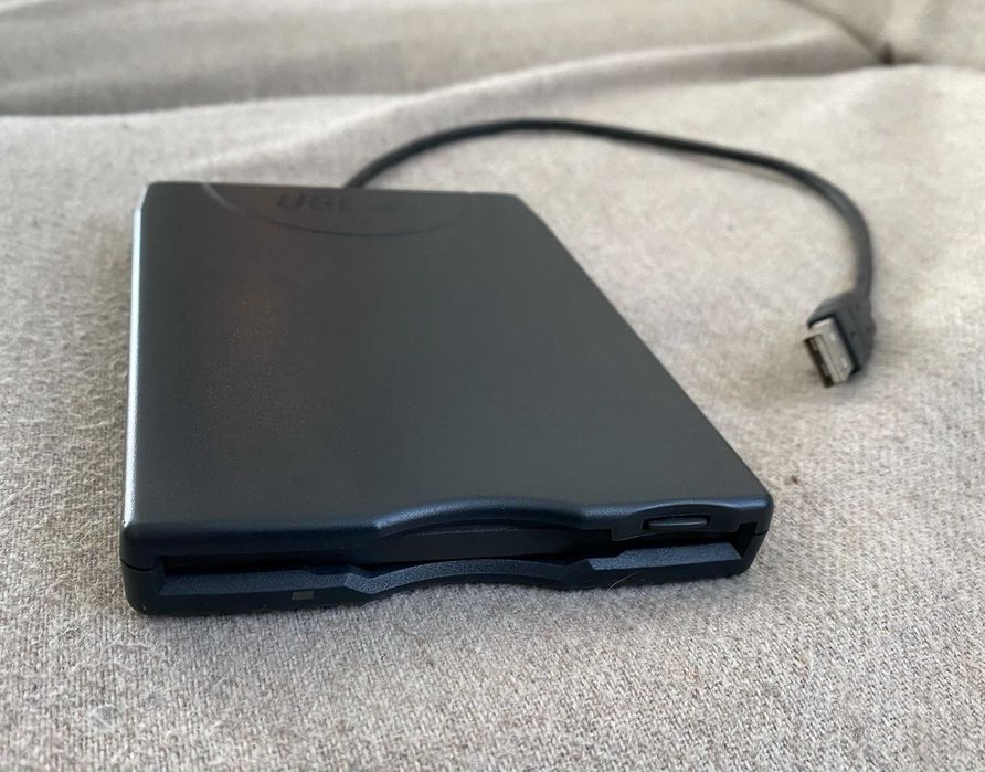 Floppy disk extern USB Mitsumi D353FUE – testat, funcțional perfect