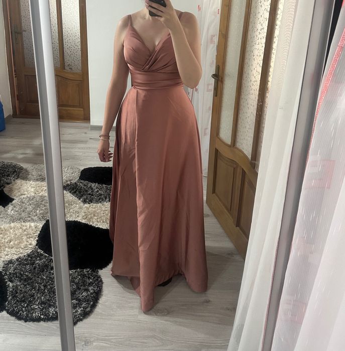 Vând rochie lungă roz plămâniu, mărimea 36-38