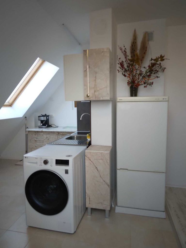 Дава се под наем Двустаен апартамент в Бургас, Лазур - 45 кв.м за 306 € - Снимка #2