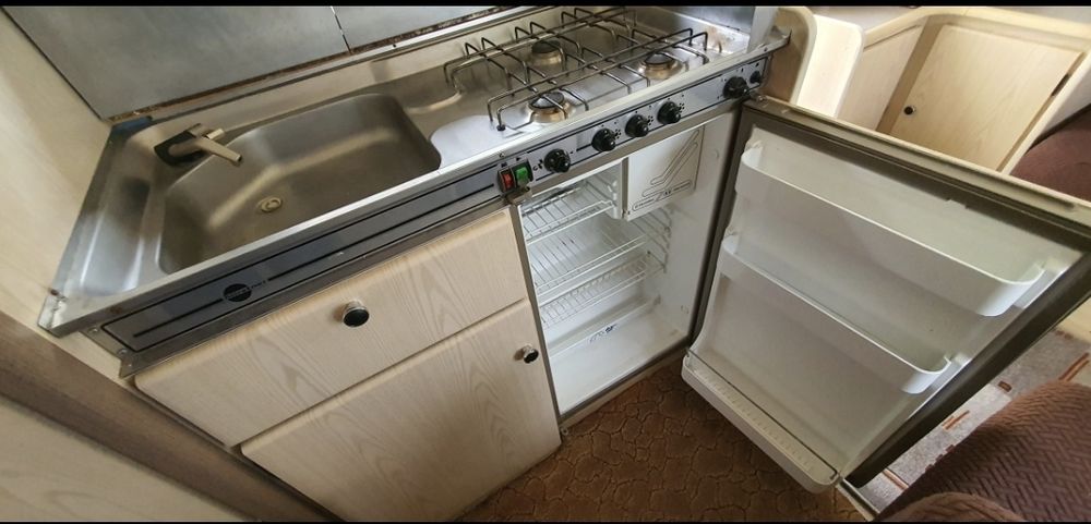 Vând rulota Burstner