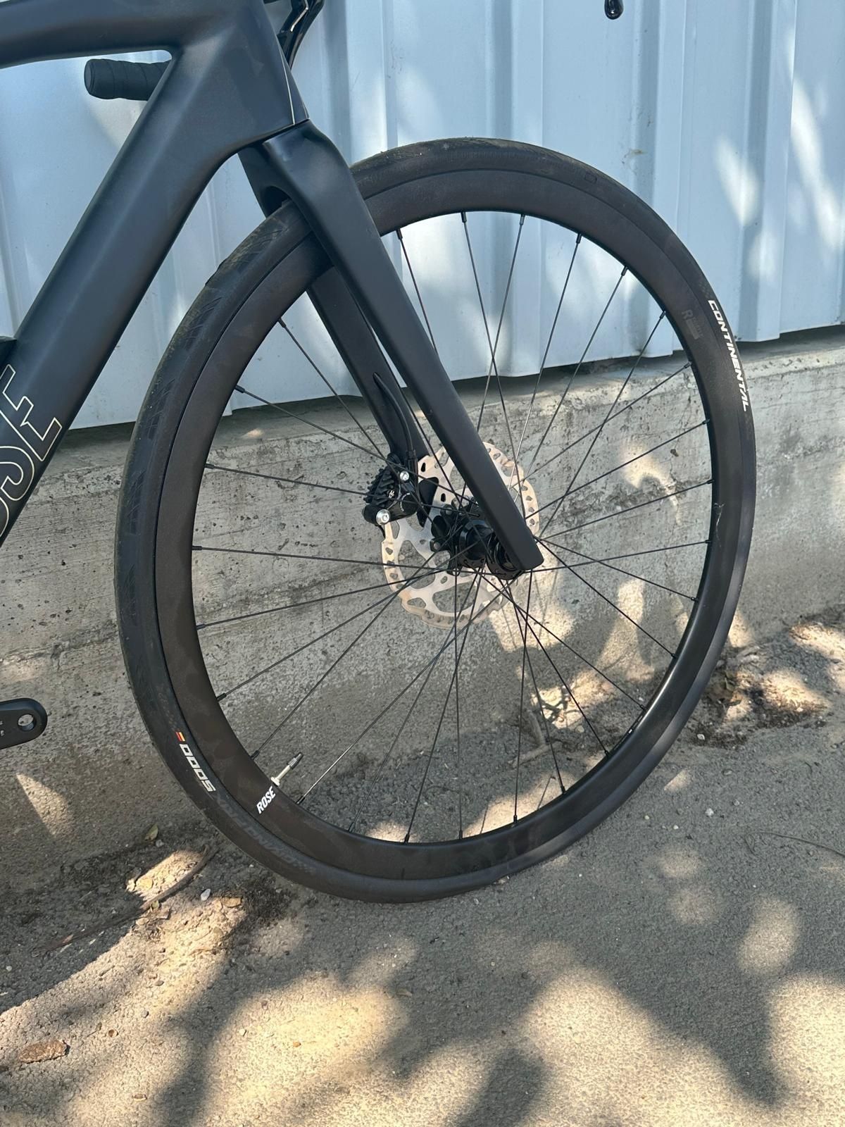 Bicicleta electrica  rosse din carbon noua