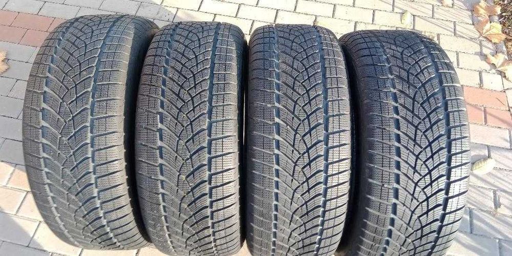 Set anvelope Iarna Goodyear - 255/55/R18 - 109H Clasa B-B