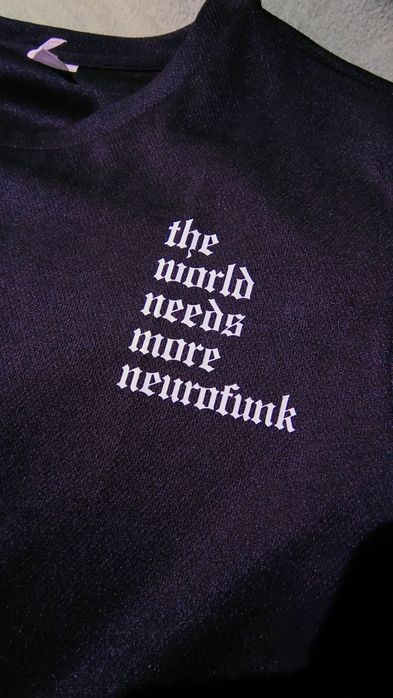 Къстъм тениска "the world needs more neurofunk"