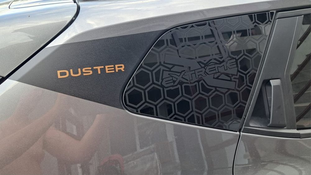 Set stickere aripa spate Dacia Duster 3