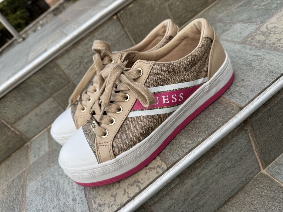 Дамски кецове на Guess!