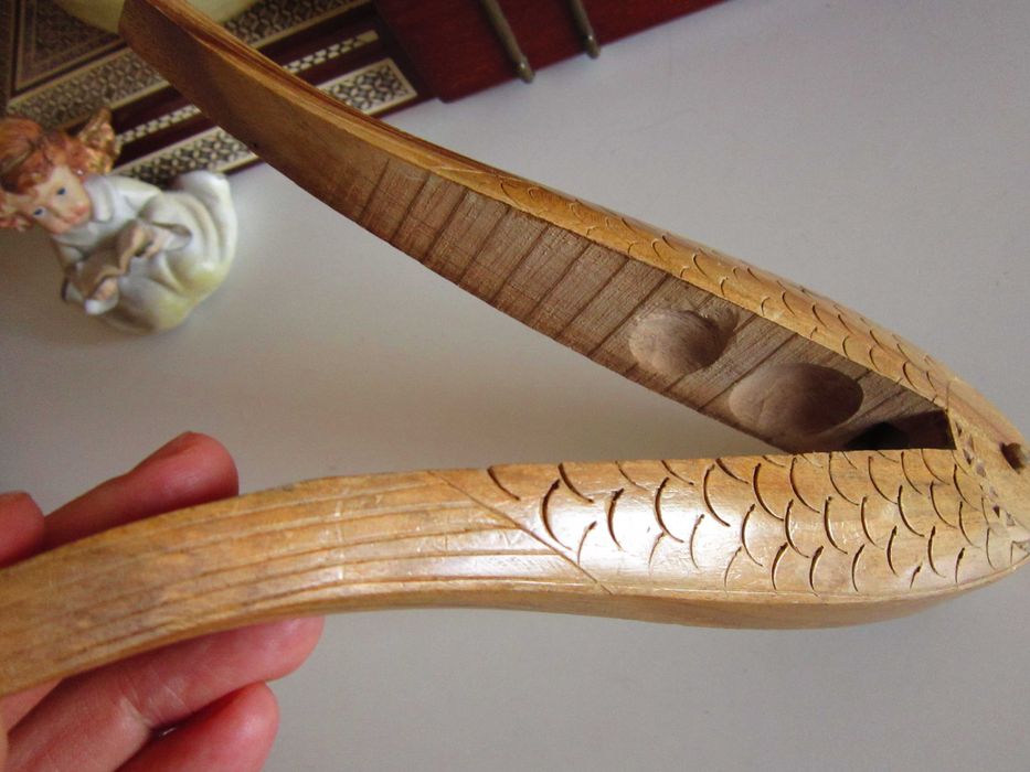 Cleste  pt spart alune si nuci Germania 1990