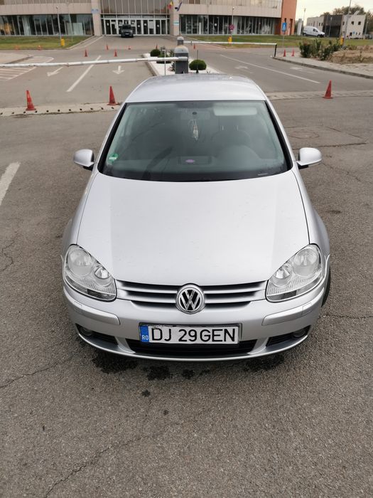 Vând golf 5 1.9tdi model Goal